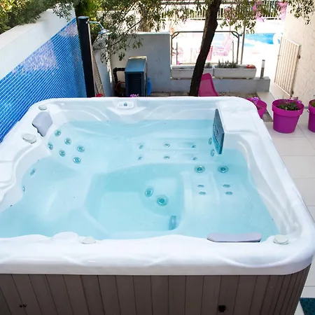 Holiday Pinky By Interhome